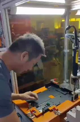 六轴机器人锁螺丝机