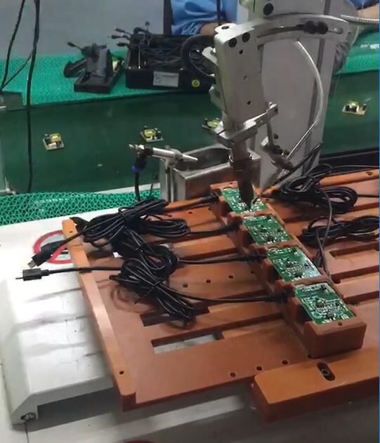 充电器PCB板焊锡机02.jpg
