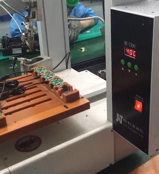 充电器PCB板焊锡机04.jpg
