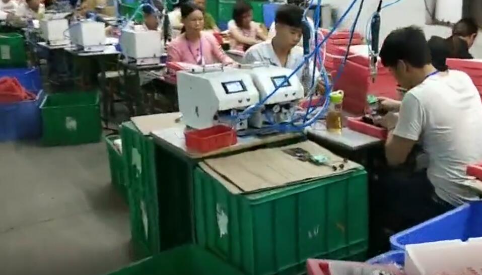 手持式自动锁螺丝机01
