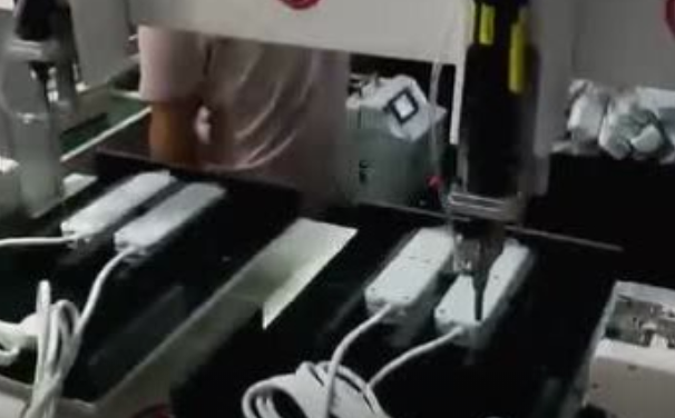 自动锁螺丝机视频